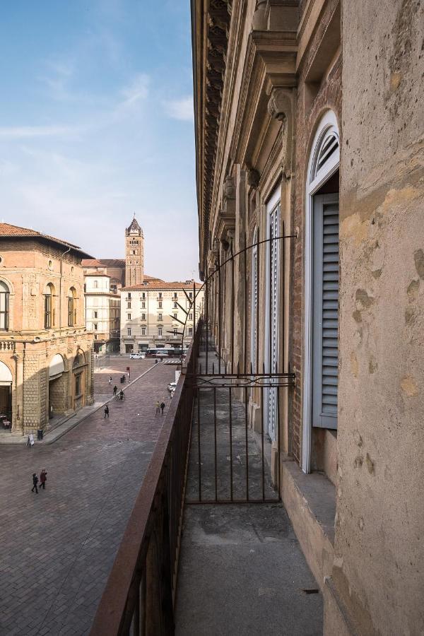 Urbanicooh Asinelli - Balcony On Piazza Maggiore Болоня Екстериор снимка