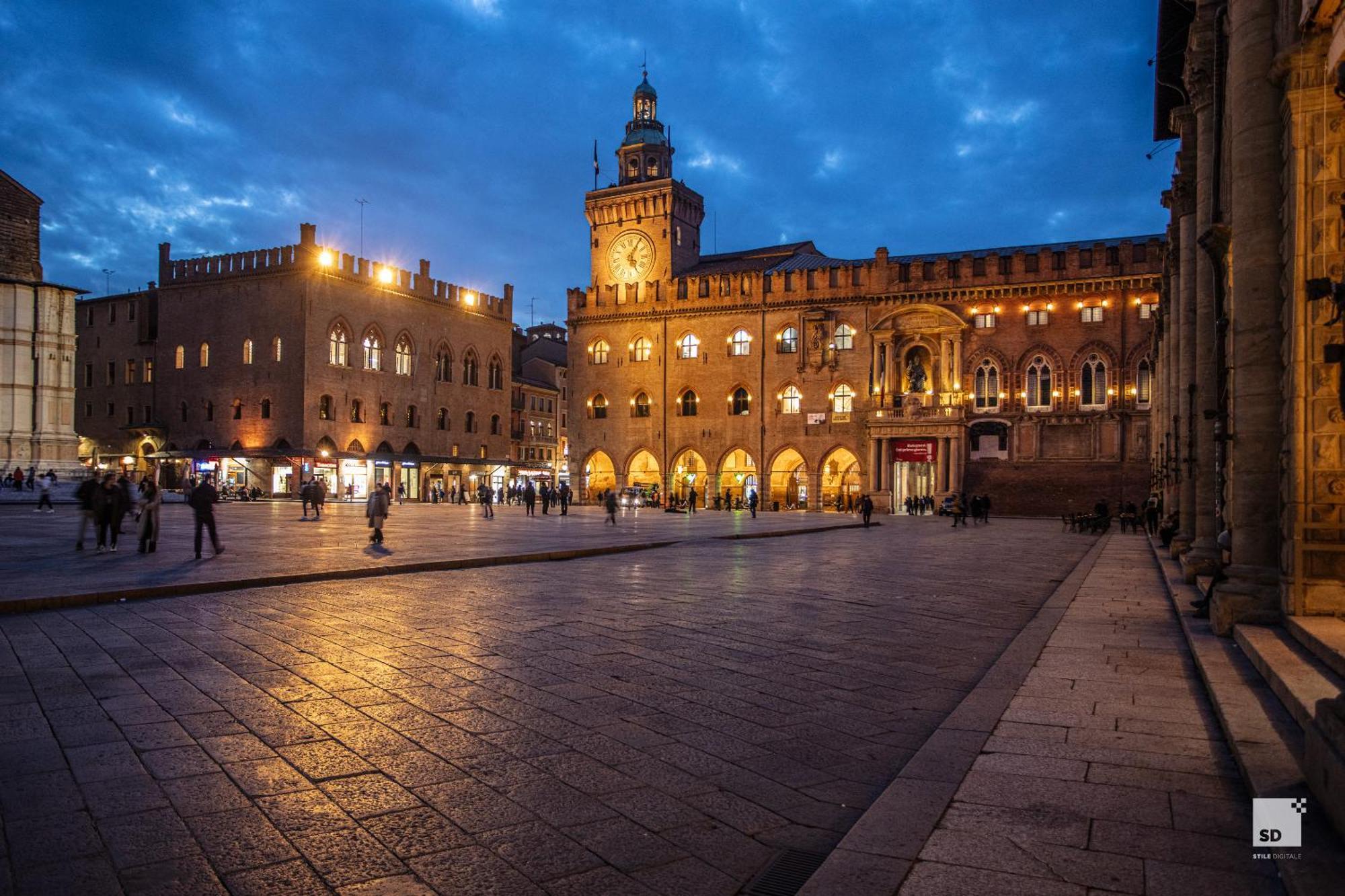 Urbanicooh Asinelli - Balcony On Piazza Maggiore Болоня Екстериор снимка